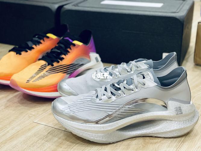 国产李宁顶级跑鞋绝影系列