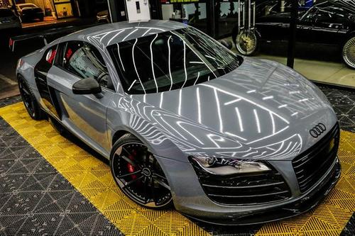 奥迪r8升级改装案例亮光水泥灰车身改色贴膜效果图