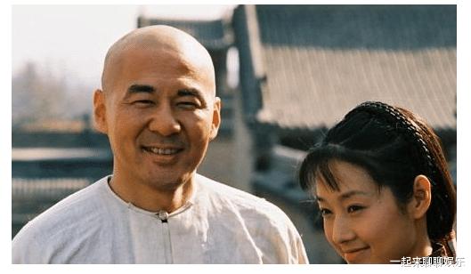 经过重重介绍,吴越成功地把陈建斌推到了《乔家大院》总导演胡玫面前