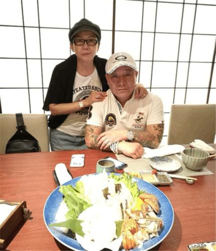 63岁吴志雄妻子出生低微却恩爱20年,女儿颜值超高嫁高富帅