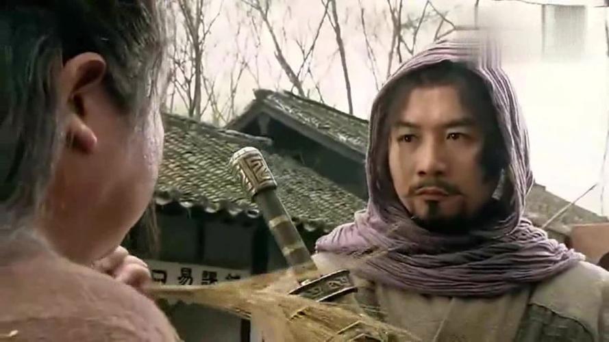 水浒传泼皮挑衅杨志竟要强夺杨志祖传的宝刀被杨志一刀封喉