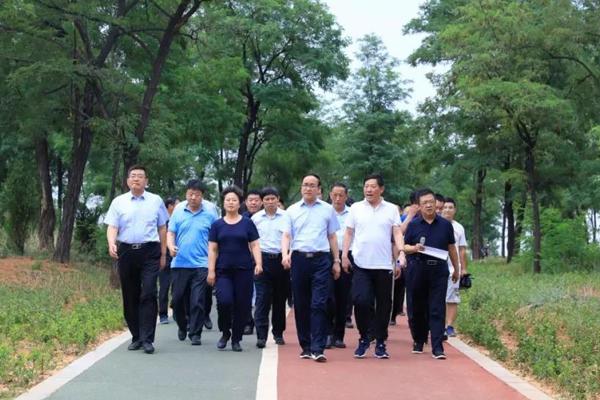 屯留区四套班子领导集中观摩续建新建重点民生项目