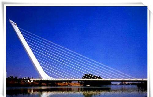 10,西班牙阿拉密洛大桥是世界上最雅观的桥梁之一,整座大桥远观犹如