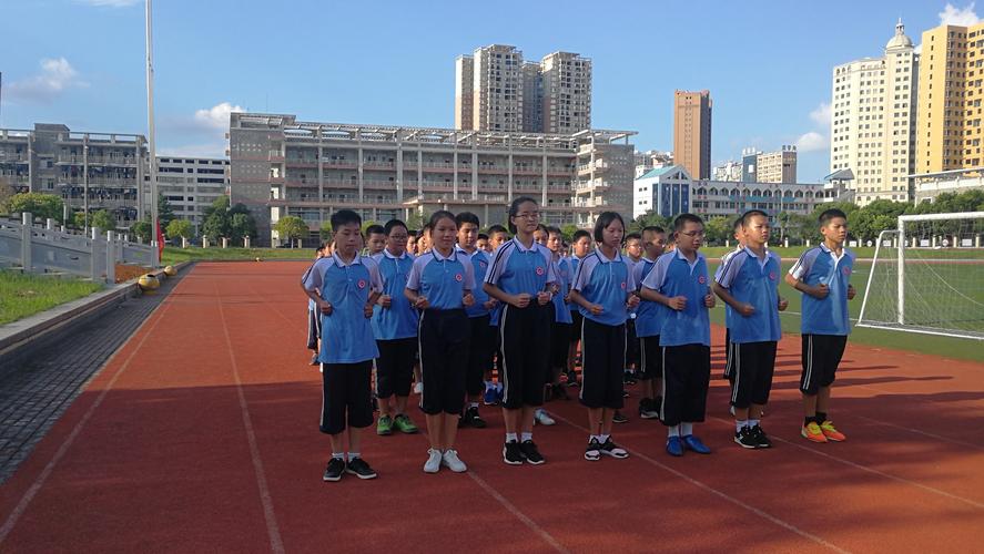 强身立志 青春飞扬 ——李达中学208班军训剪影
