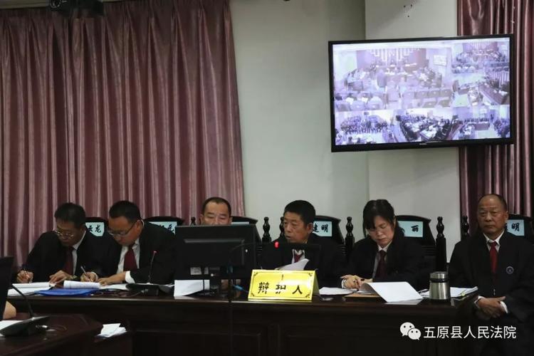 五原法院公开审理李某等6名被告人涉黑案件