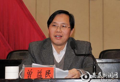 涟源市新任市委书记曾益民,市委副书记,市长候选人谢学龙分别致辞.