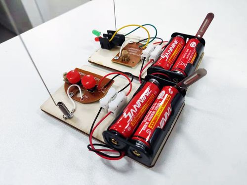 电报机的线路较为复杂,小朋友们制作起来较为困难,但通过大家的不断