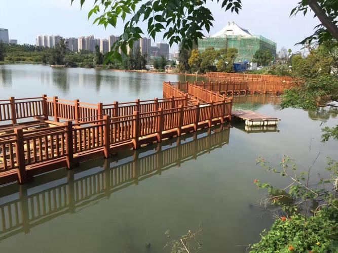 2,威海顾客用银口木做的水上木栈道项目(下图) 3,安徽顾客用巴蒂木做