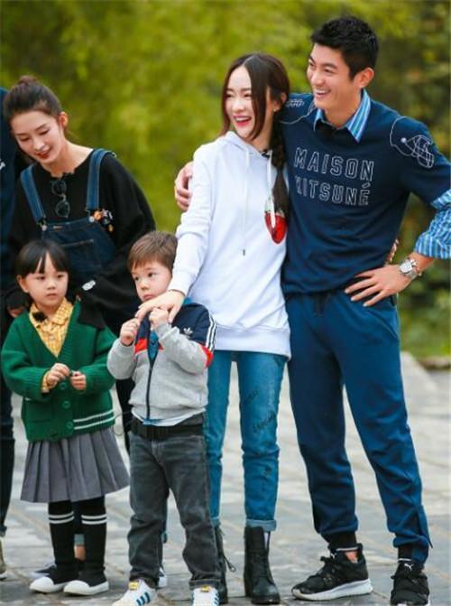 吴尊老婆林丽莹首露面 爸爸去哪儿5陈小春应采儿玩亲亲