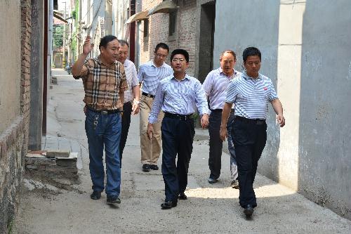 天桥区区委副书记朱玉明到药山街道督导创卫工作