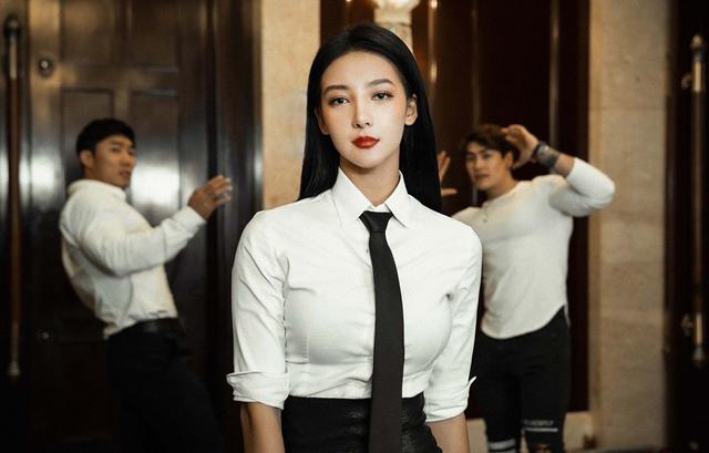 因为陈莹莹有一个非常标准的蝴蝶背,所以很多人称她为陈蝴蝶.
