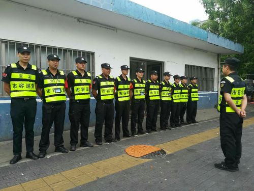 认真贯彻落实城管勤务模式,为市容管理巡查员做岗前训示.