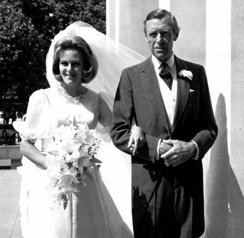 英国卡米拉王妃年轻照片曝光 向查尔斯王子提出离婚索要3.5亿美元