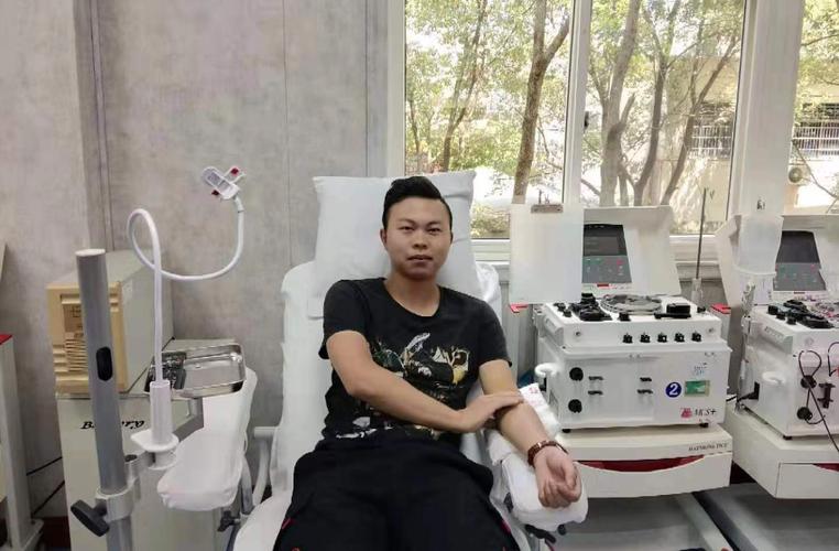 余浩:无偿献血纪念"八一"