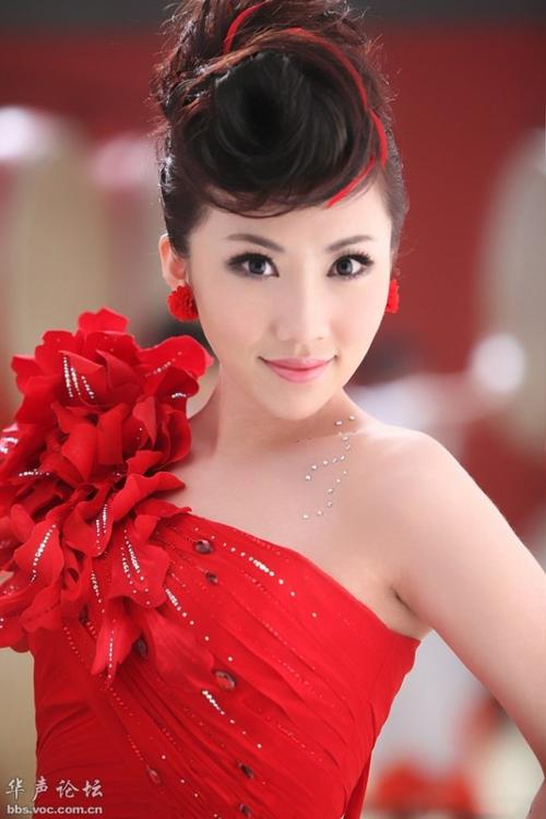 中国时尚新民歌代表美女歌手丁晓红长袍美女写真