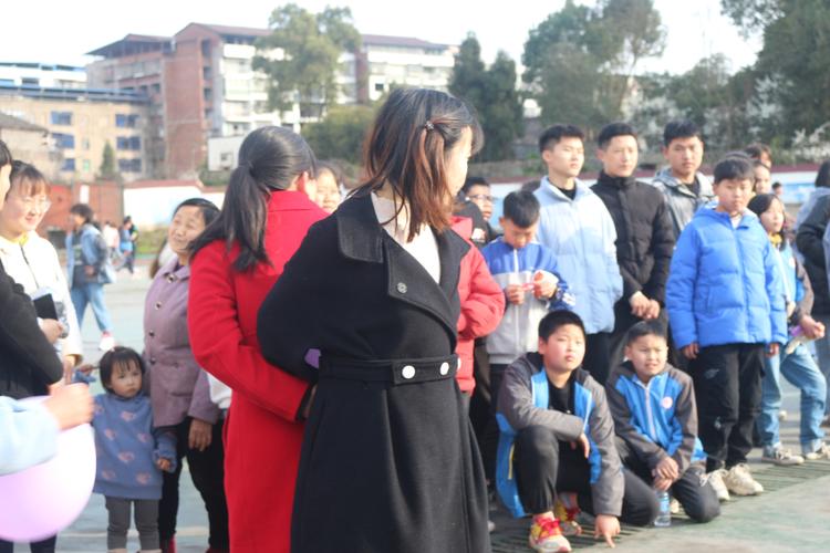 四川省达川区石桥中学 庆祝"三八妇女节"活动