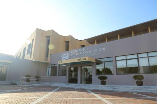 校区是一所开办于2002年的国际学校,同时也是上海资历最长的国际学校