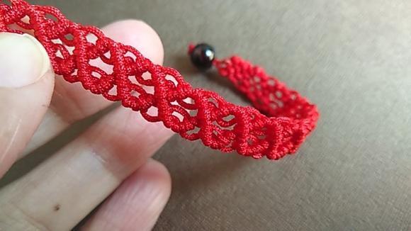 菱形镂空花纹手链编法 宽版手镯样式更显时尚大方 一起学起来吧