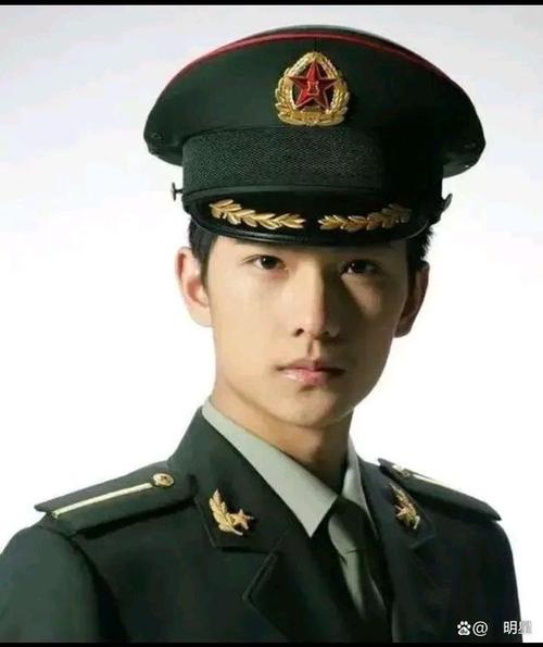 军服,顾名思义,军人的服饰.