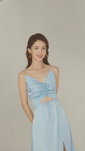 演员金晨,舞姿优美,身材高挑,来看美照