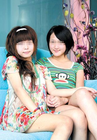 2名男子扮女装10余年欲变性(图)
