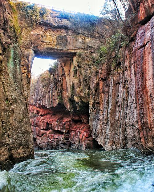 天生桥位于南京市溧水区洪蓝镇,是明太祖朱元璋定都南京后,为沟通南京