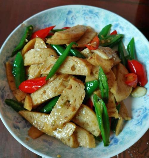 家常菜:肉卷炒青椒的做法,简单好吃又下饭!