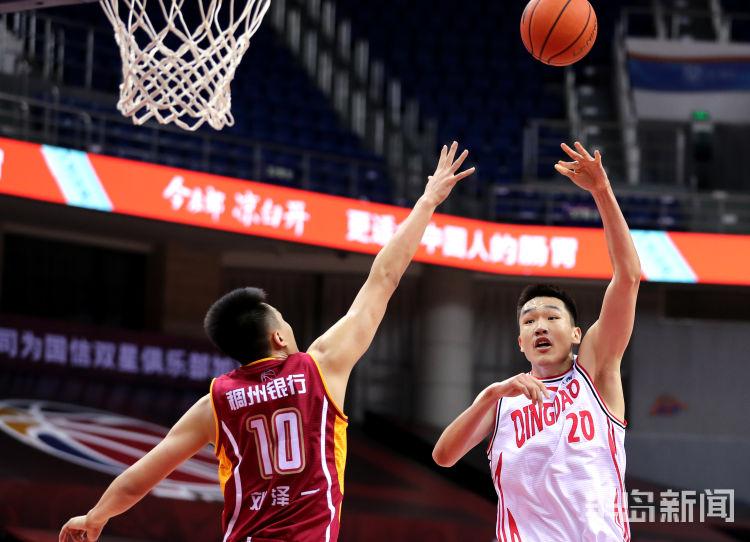 赵戌宏投篮篮下混战许家晗与对手争球张骋宇上篮