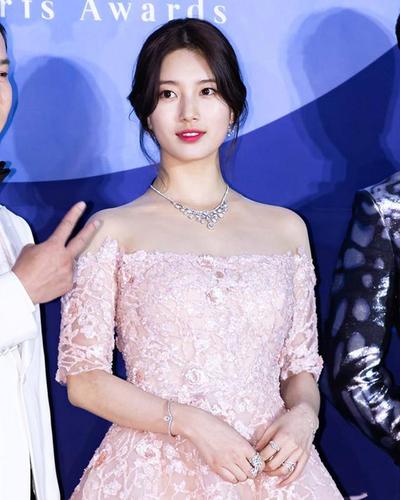 裴秀智身高168cm,体重47kg,每周还去健身房锻炼4～6次