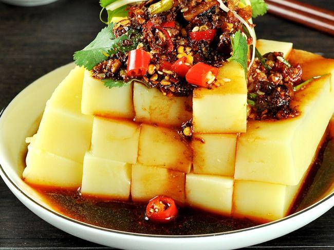 清凉嫩滑的米豆腐手工磨出来的入口即化你想尝尝吗