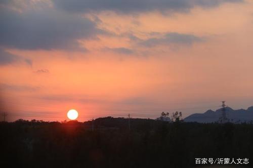 看图:走潍日高速从五莲县经过,随手拍到夕阳落山的美景