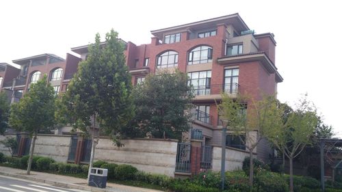 雁鸣湖 别墅群 业主诚心急售 2年前价格 直接签合同贷款 省100万