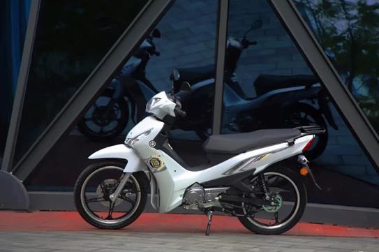 雅马哈代步弯梁车,6.5kw堪比125级踏板,百公里油耗1.6l,6980元