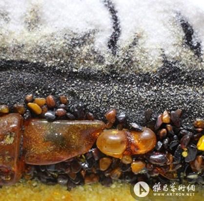 这样一幅琥珀画,由画匠全手工制作,因制作工艺的繁杂,整幅画作