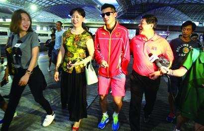 国乒男队此次派出马龙,张继科,许昕,樊振东,方博和周雨,女队方面则