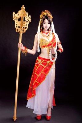 唐僧很忙啊 百度《西游3》cos娇媚风流女唐僧版首曝