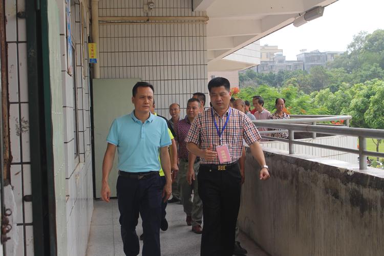 下郭商会助力七中发展 写美篇        苏校长致欢迎词,对余伟相总