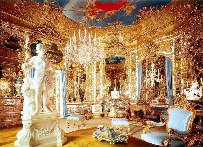 林德霍夫宫 <br />欧洲最豪华的洛可可式建筑，其精致繁