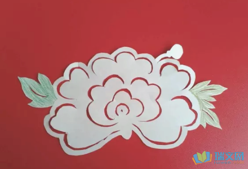 一朵牡丹花的剪纸步骤