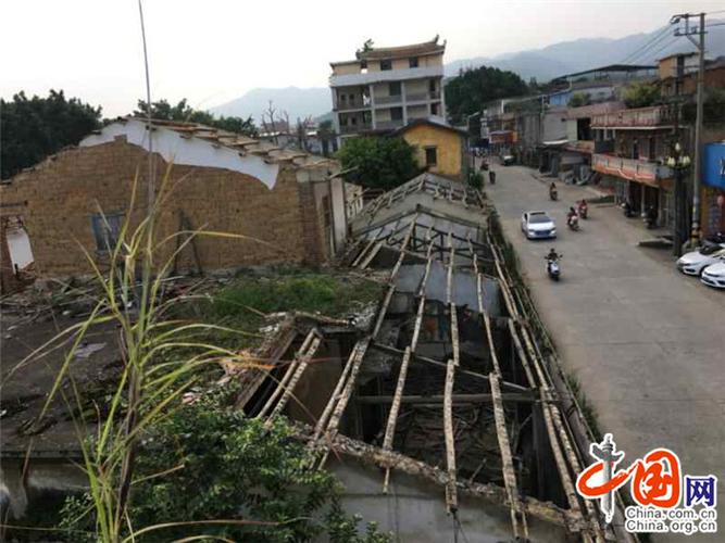 诗山镇开展重大隐患房屋拆除工作 提升城乡形象