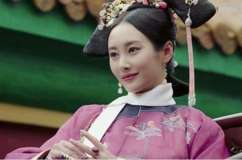 李纯饰演的魏嬿婉模仿蒋欣的华妃?动作表情神同步,却