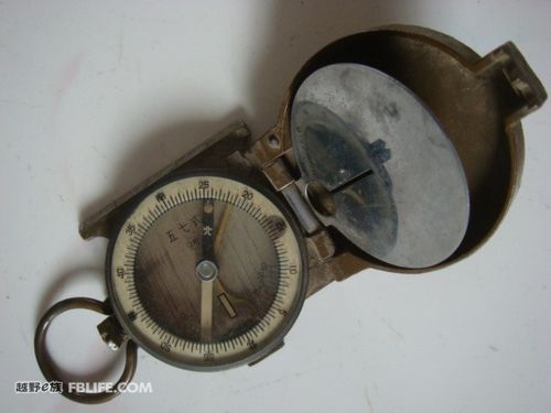 野战部队使用的五七式军用双功能指南针