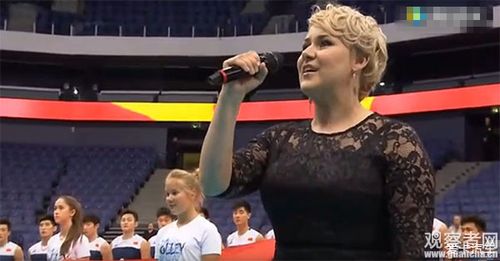 芬兰女歌手的清唱感动了在场的中国人