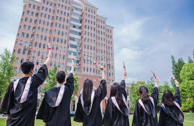 5%),其次是四年级(16.7%),而一年级,二年级,三年级大学生比例略低.