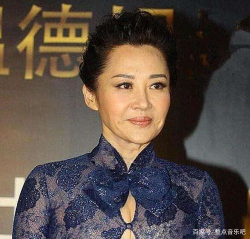 51岁的许晴近照曝光,头等舱吃泡面,满脸泛黄无光泽,像