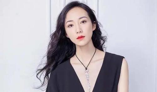 面对拥有亿万珠宝的韩雪,你还能说她是花瓶吗?