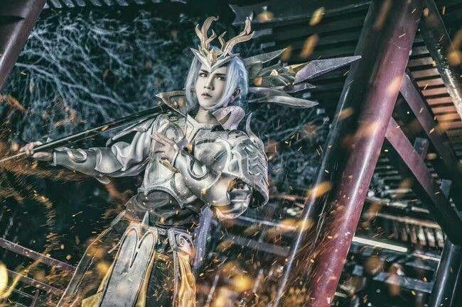 《王者荣耀》韩信cosplay: 真人版韩信白龙吟 小哥哥帅到不真实!