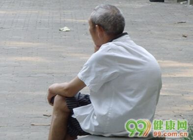 老年人驼背贫血怎么办 饮食吃什么好