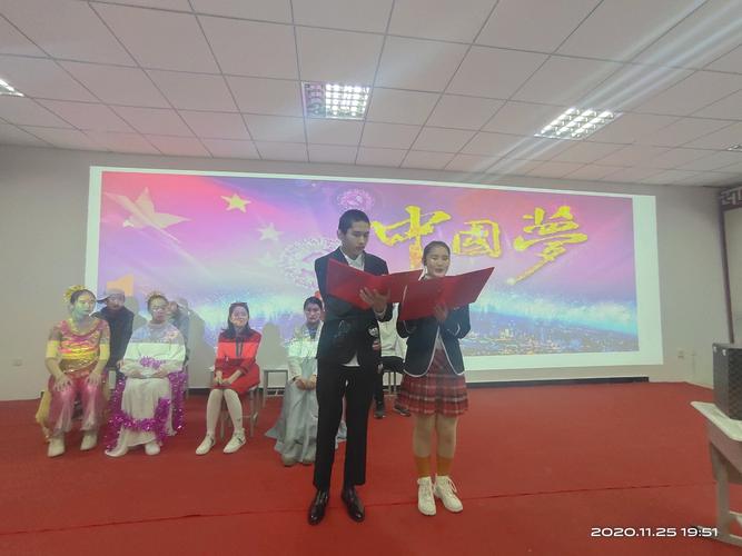 博乐市第九中学"沉醉百年采茶调,九中说唱戏曲香"戏曲