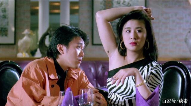 《情圣》里,穿着白婚纱的吴君如打电话给不会哄她的周星驰,嚼着口香糖